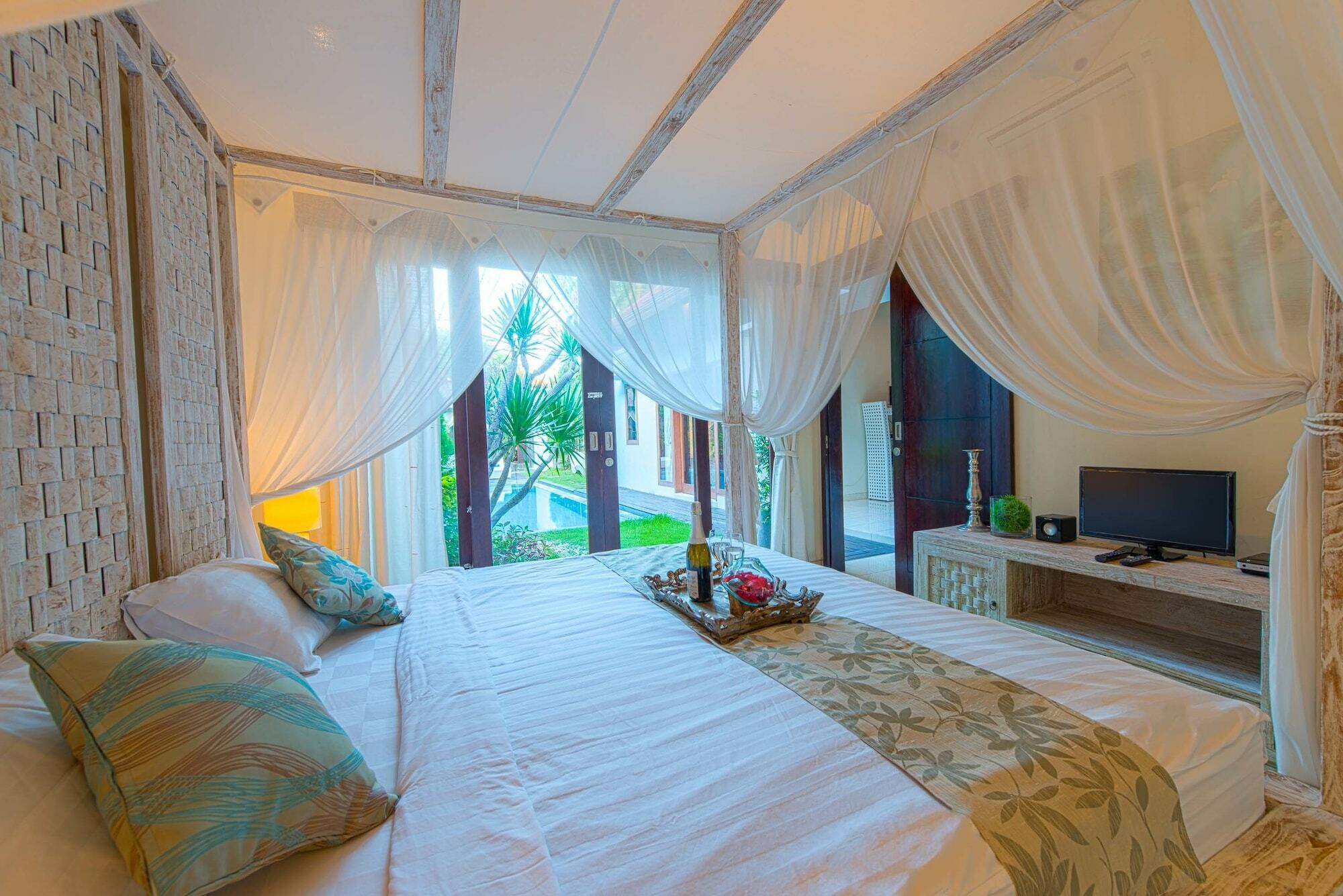 Villa Enjoy - Seminyak Center Luaran gambar